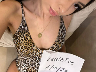brunette-real-young-and-playful-female-escorts-in-thunder-bay-canada