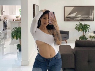 new-curvy-sexy-sweet-tattoos-big-boobs-party-girl-female-escorts-in-mississauga-canada