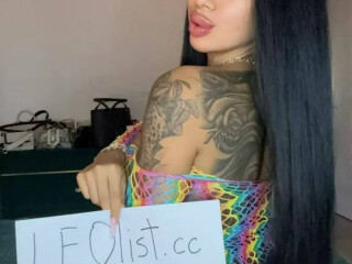 big-tittied-bubble-butt-petite-girl-female-escorts-in-hamilton-canada
