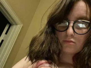 haylee-itwant-female-escorts-in-brandon-canada