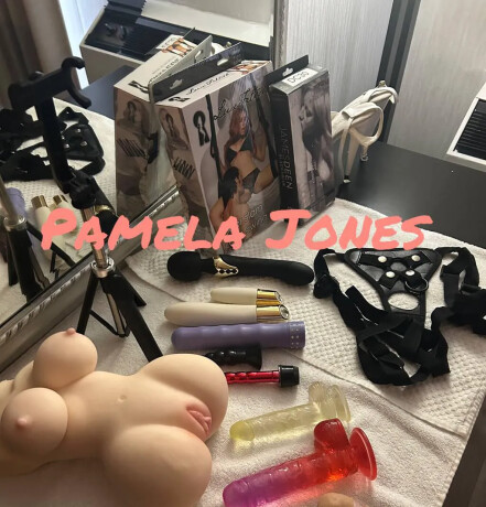 pamela-jones-female-escorts-in-london-canada-41-69304474-big-1