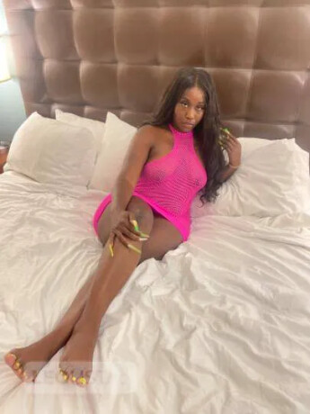 jolie-black-tannante-prete-a-baiserbigassextras-anal-xoxo-female-escorts-in-laval-canada-big-1
