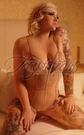 diamonds-niagara-female-escorts-in-niagara-falls-canada-1-905-646-8400-big-1