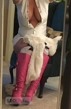 marrie-female-escorts-in-airdrie-canada-big-2