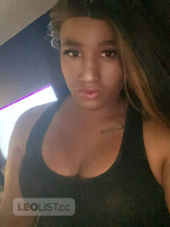 alexa-caramel-goddess-shemale-escort-in-edmonton-canada-big-2