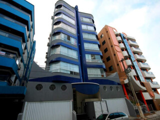 apartamento-de-temporada-em-meia-praia-itapema-santa-catarina-pe-na-areia-central-na-rua-do-mc-donalds-ultimo-andar-vista-panoramica