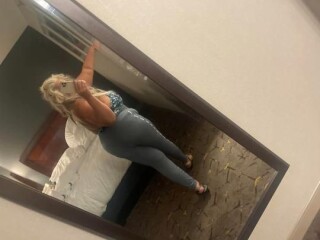 adiliya-female-escorts-in-sioux-falls-sd