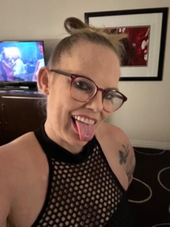 female-escorts-in-milwaukee-wi-414-842-2525-big-4