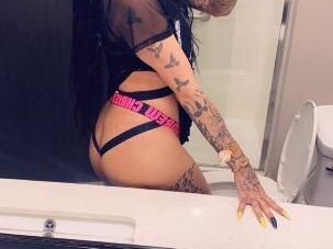 peaches-shemale-escort-in-houston-tx