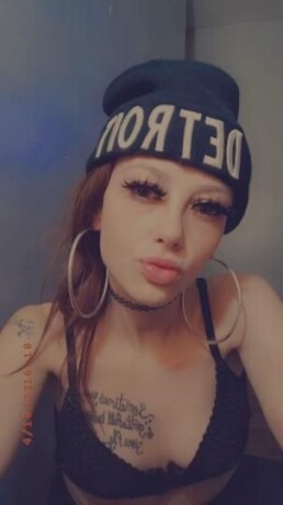 female-escorts-in-detroit-mi-313-855-2925-big-3