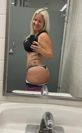 female-escorts-in-detroit-mi-864-866-7869-big-1