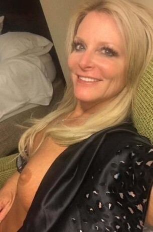 female-escorts-in-sacramento-ca-650-538-7652-big-3