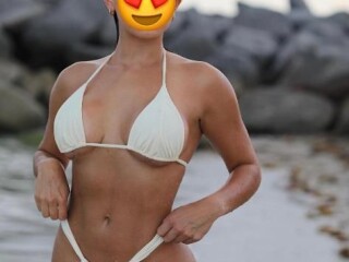 vicky-valentina-pamela-female-escorts-in-queens-ny-929-343-8576