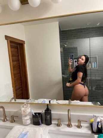 female-escorts-in-bismarck-nd-513-200-8576-big-3