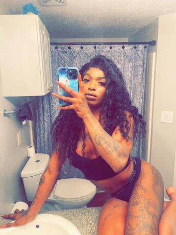 therealpoca-shemale-escort-in-houston-tx-832-677-4310-big-1