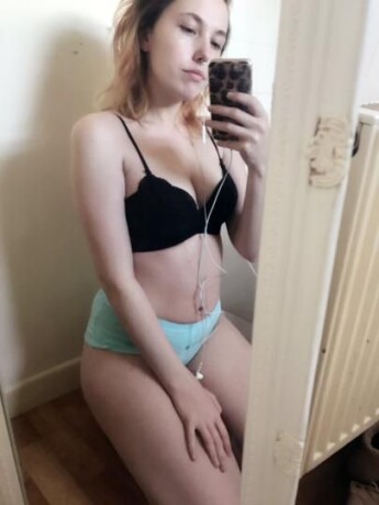 female-escorts-in-annapolis-md-240-763-1529-big-3
